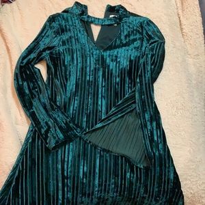 Green velvet long sleeve dress